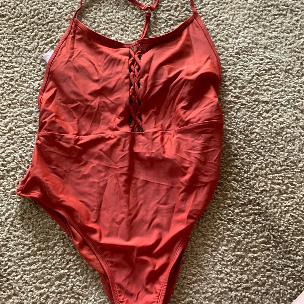 One piece swim wear